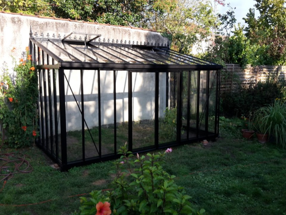 Montage d’une serre orangerie en forme de T au Plessis Grammoire (49) vue 1