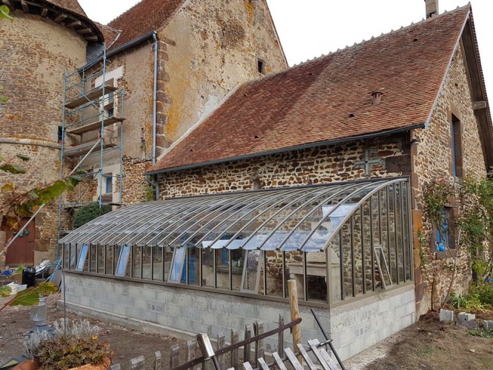 Pose d'une serre à l'ancienne à Sury es Bois (18) vue 2