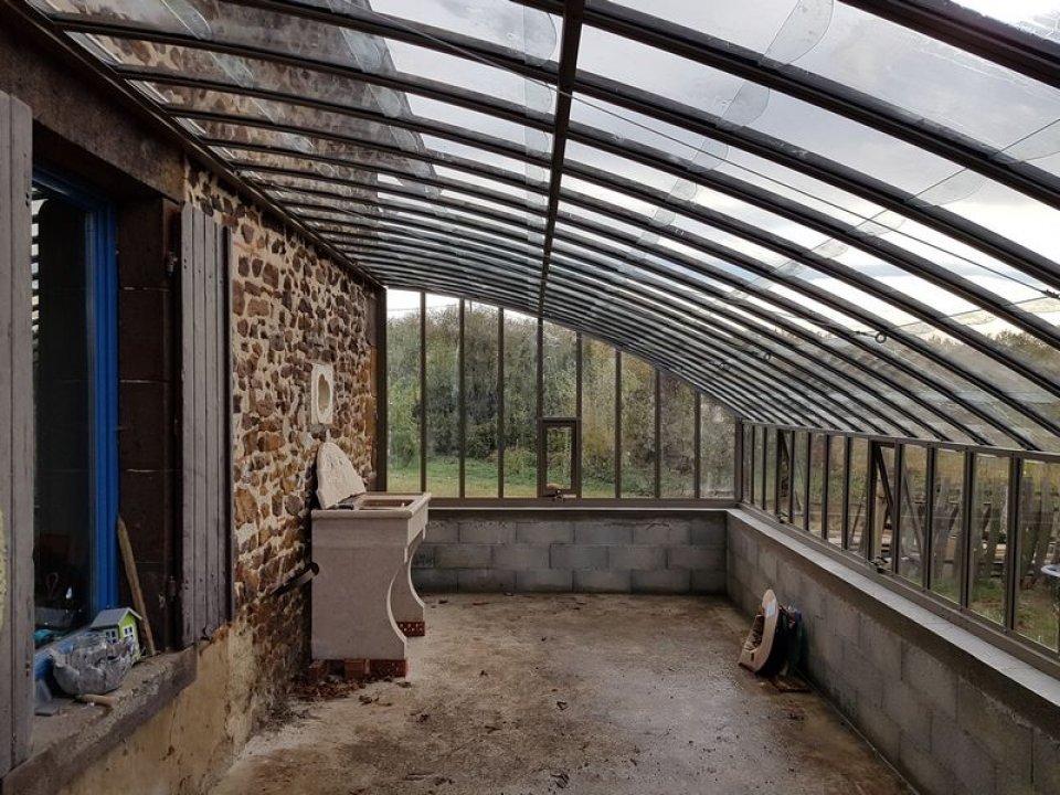 Pose d'une serre à l'ancienne à Sury es Bois (18) vue 3