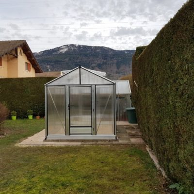 Installation d’une serre aluminium polycarbonate – St Cergues (74 – Haute-Savoie)