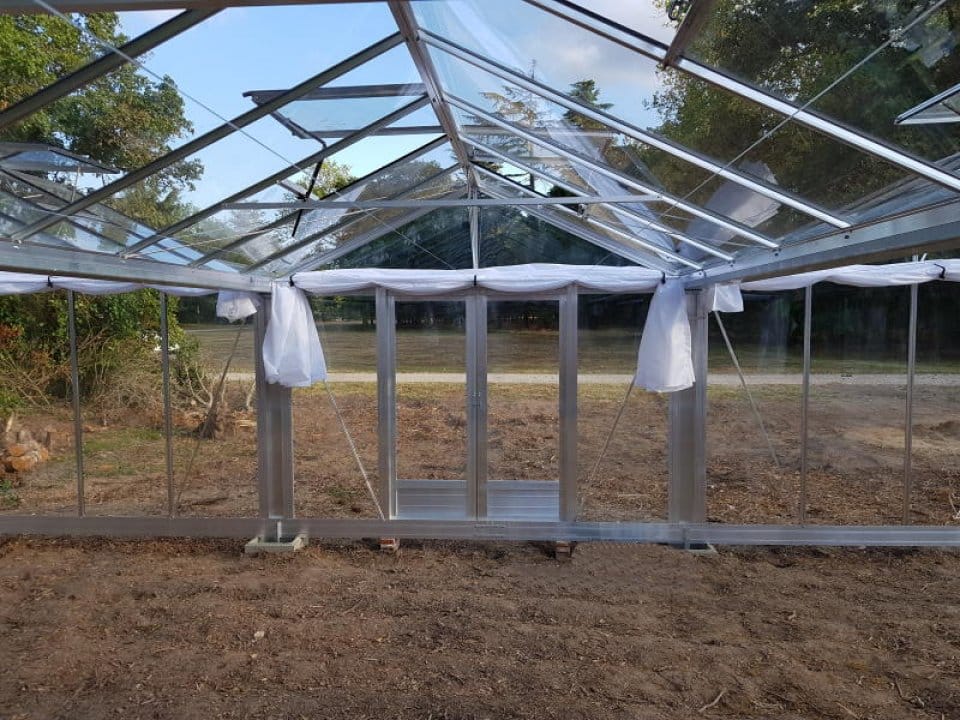 Montage d'une serre de culture multi-chapelles - Sandillon (45 - Loiret) vue 2