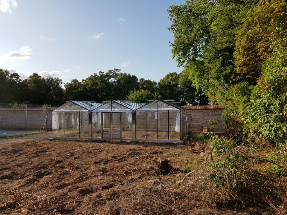 Montage d'une serre de culture multi-chapelles - Sandillon (45 - Loiret) vue 1