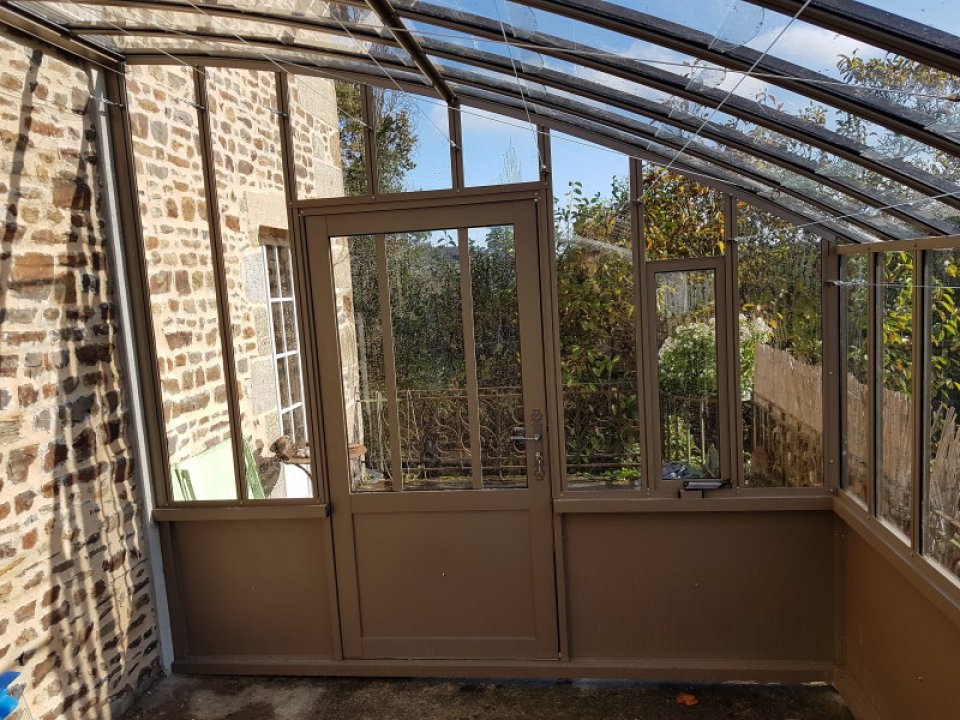 Installation d'une serre à l'ancienne adossé sur un balcon - Fougères (35 - Ille et Vilaine) vue 1