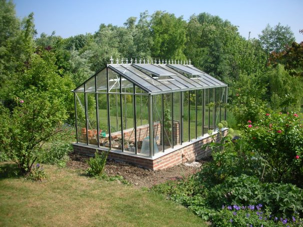 Serre de jardin classique autonome sur muret - Structure aluminium - Euro Gothic Alu (Vue 1)