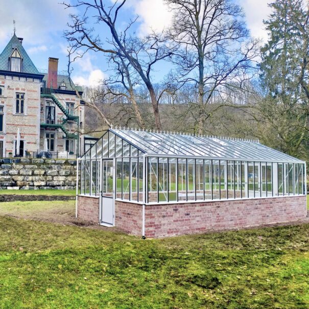 Verrière anglaise double pente sur muret - Structure aluminium - Euro Gothic Victorian (Vue 1)