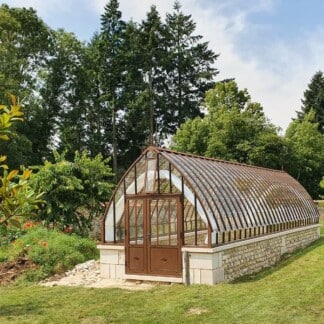 Serre de jardin en verre à l'ancienne style fer forgé sur muret - Structure aluminium - Eugénie sur Muret (Vue 0)
