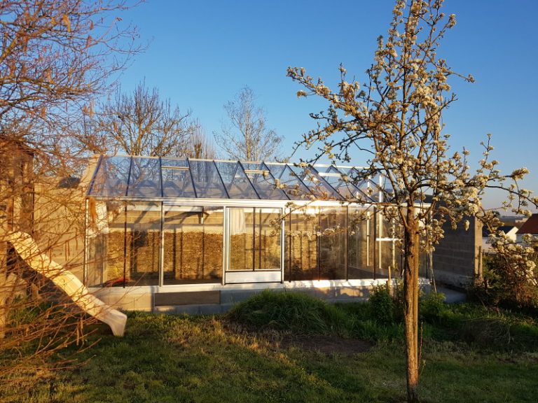 Montage d'une serre de culture adossée dans un angle – St Florent Le Vieil (49 – Maine et Loire) vue 3