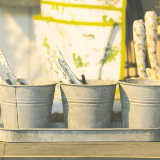 3 pots de fleurs avec soucoupe en zinc patiné (Vue 0)