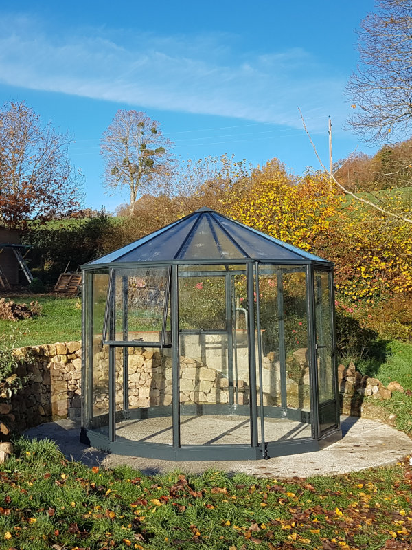 Installation d'une serre d'ornement/kiosque - LA COMELLE (71 – Saône et Loire) vue 2