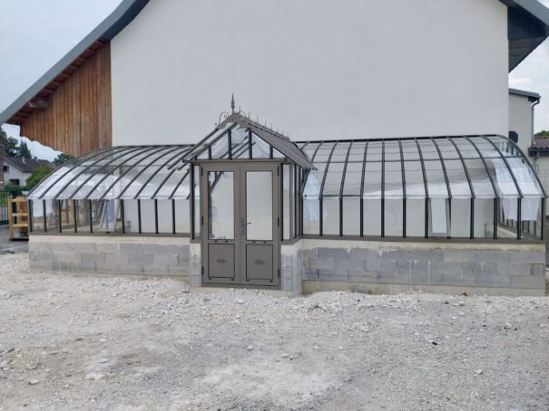 Serre en verre à l'ancienne en T sur muret - Structure aluminium - Blanche sur Muret (Vue 4)