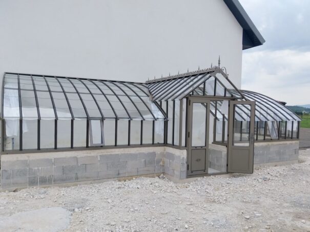 Serre en verre à l'ancienne en T sur muret - Structure aluminium - Blanche sur Muret (Vue 5)