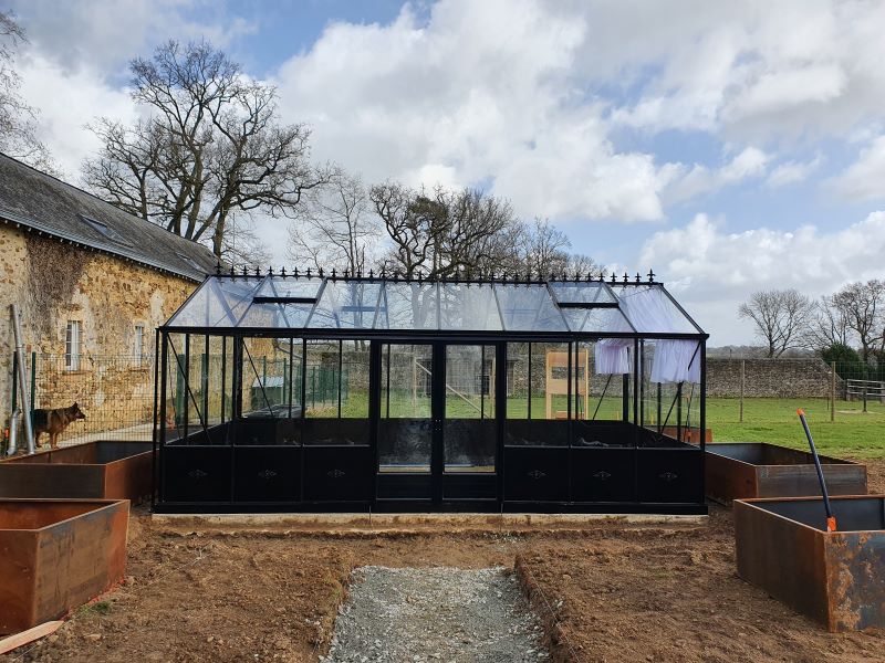 Installation-dune-serre-a-lancienne-avec-embase-Laval-53-Mayenne-vue-1