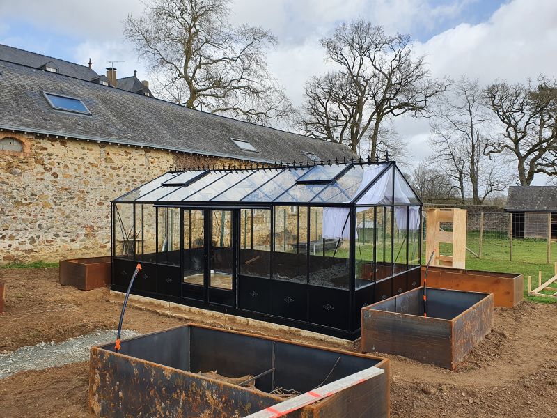 Installation-dune-serre-a-lancienne-avec-embase-Laval-53-Mayenne-vue-2