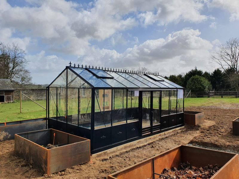 Installation-dune-serre-a-lancienne-avec-embase-Laval-53-Mayenne-vue-3