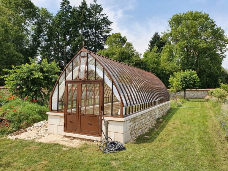 Serre de jardin à l'ancienne style fer forgé sur muret - Structure aluminium - Eugénie sur Muret (Vue 4)