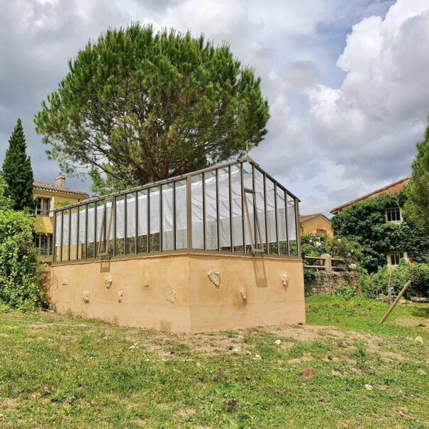 Serre en verre sur muret double pente - Structure aluminium - Joséphine sur Muret (Vue 3)