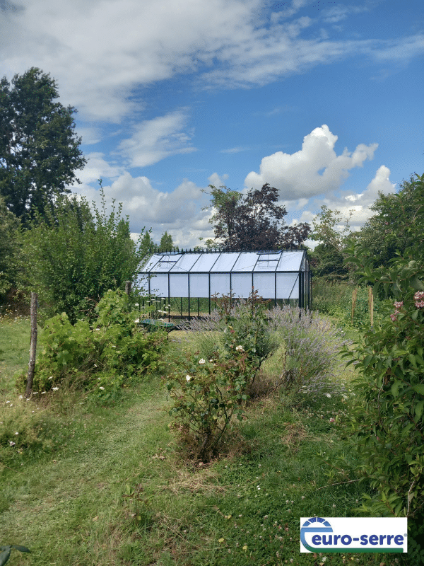 Conception et réalisation d'une serre gothique autonome - Structure aluminium - Marigne (49-Maine-et-Loire) Vue 5