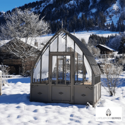 SERRE À L’ANCIENNE STYLE FER FORGE AVEC SOUBASSEMENT – LES BOUCHOUX (39 – JURA)