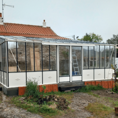 INSTALLATION D’UNE SERRE ADOSSEE VICTORIAN – LA PLAINE SUR MER (44-LOIRE ATLANTIQUE)