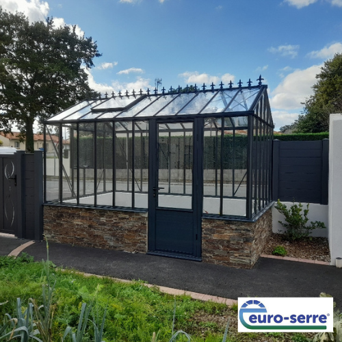 Conception d'une serre Euro Maxi Victorian - Verrière anglaise indépendante sur muret - Structure aluminium - Chartres de Bretagne (35 - BRETAGNE - à la Une