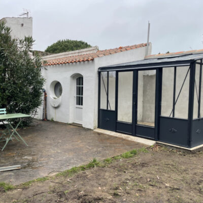 SERRE ADOSSEE EURO MURALE RETRO VICTORIAN EN VERRE – ILE DE YEU – (85) VENDEE