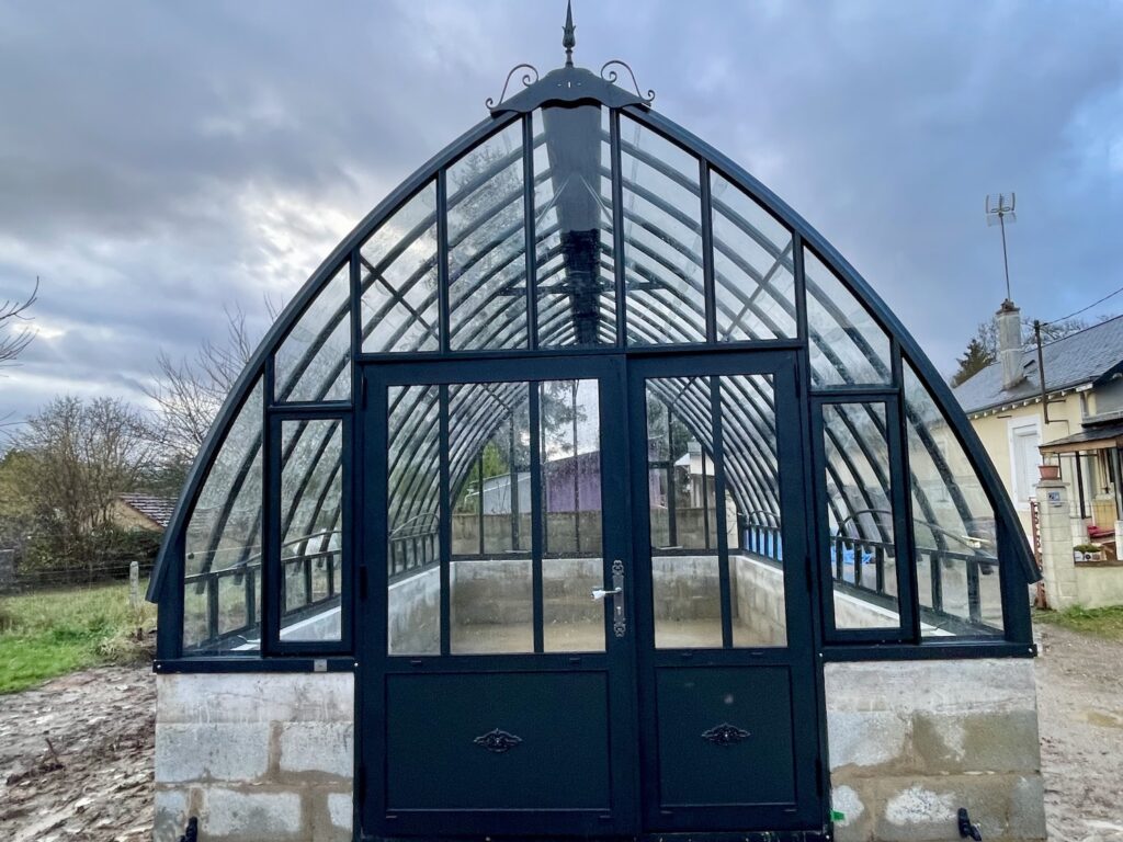 Serre à l'ancienne Eugénie sur Muret en verre installée à Chassillé (72) - Vue 5